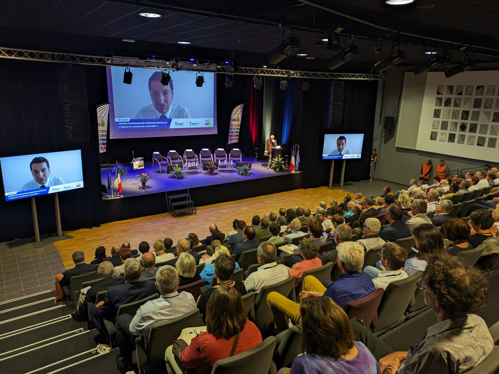 ON EN PARLE ENSEMBLE : Baugé-en-Anjou : La commune a accueilli les assises des communes nouvelles