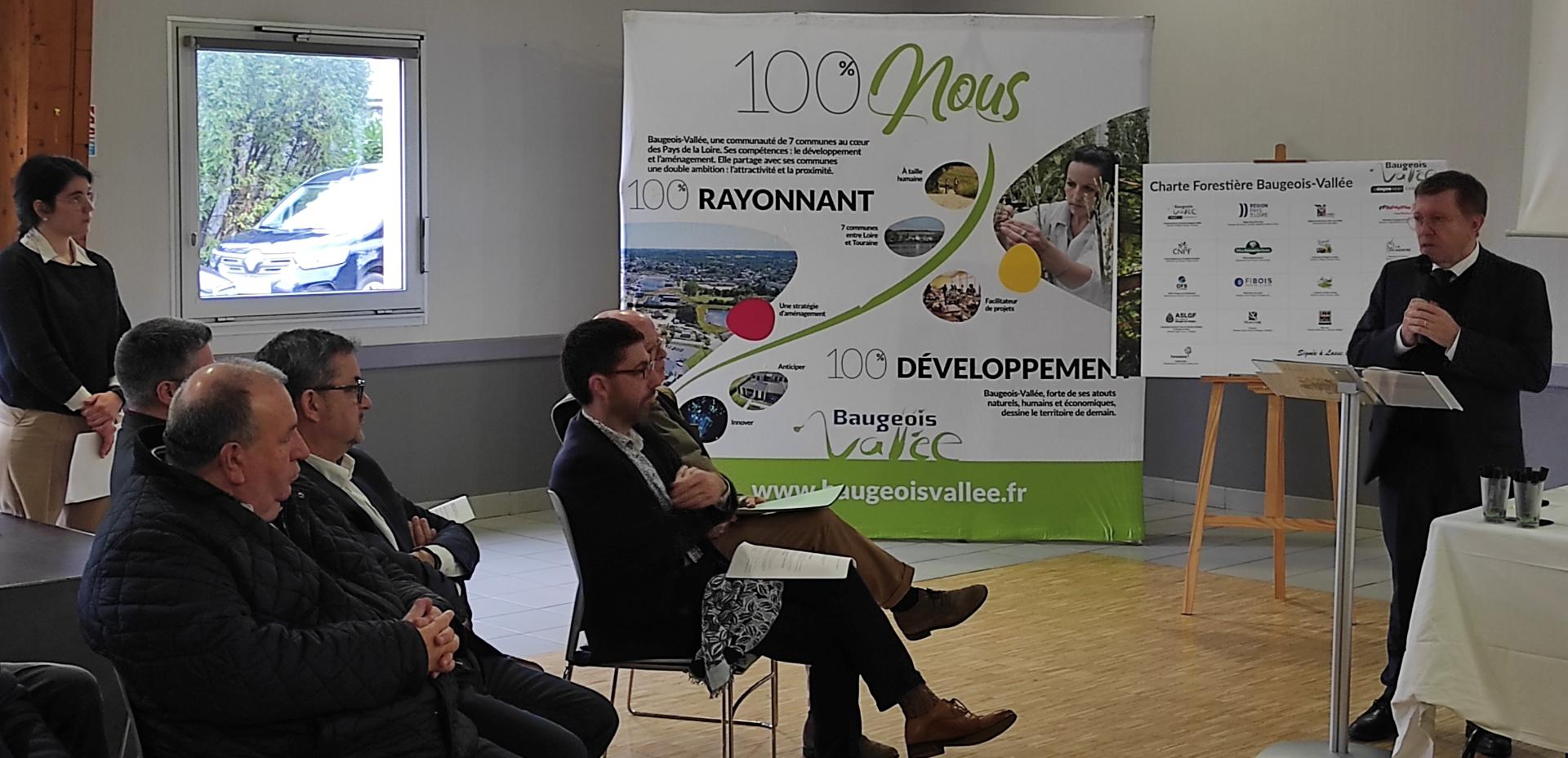 ACTU : Baugeois-Vallée. Signature de la Charte Forestière